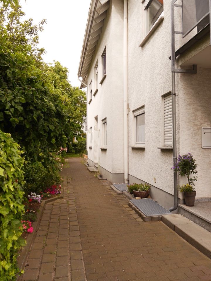 Helle modernisierte 2 Zimmer-Souterrain Wohnung mit EBK und WM in Flörsheim am Main