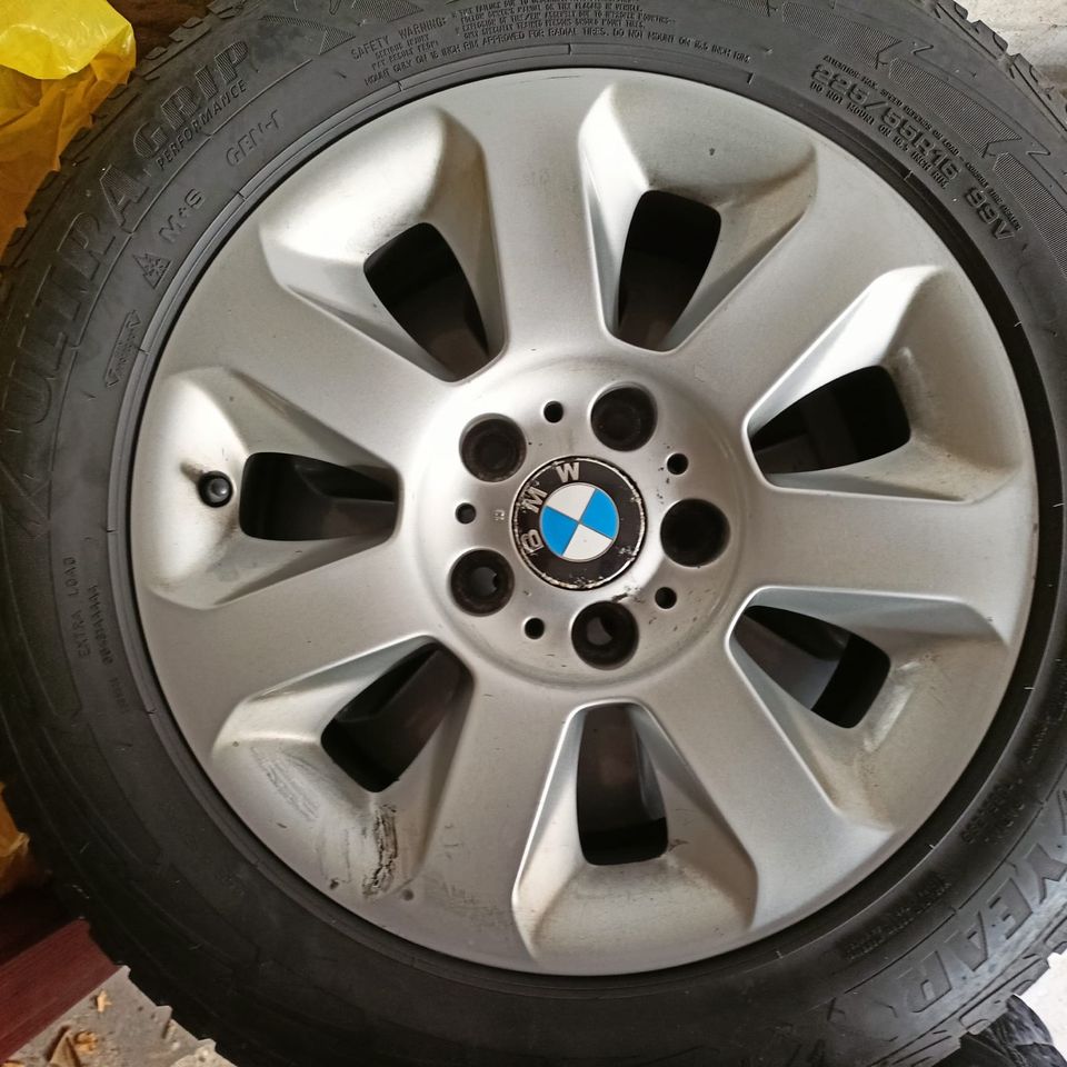 Winterreifen für BMW 225 55 R16 99Y Goodyear Ultra Grip Perform. in Bad Dueben