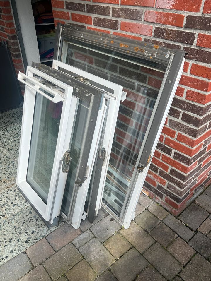 Velux-Fenster / Veluxfenster mit Rahmen in Hamminkeln
