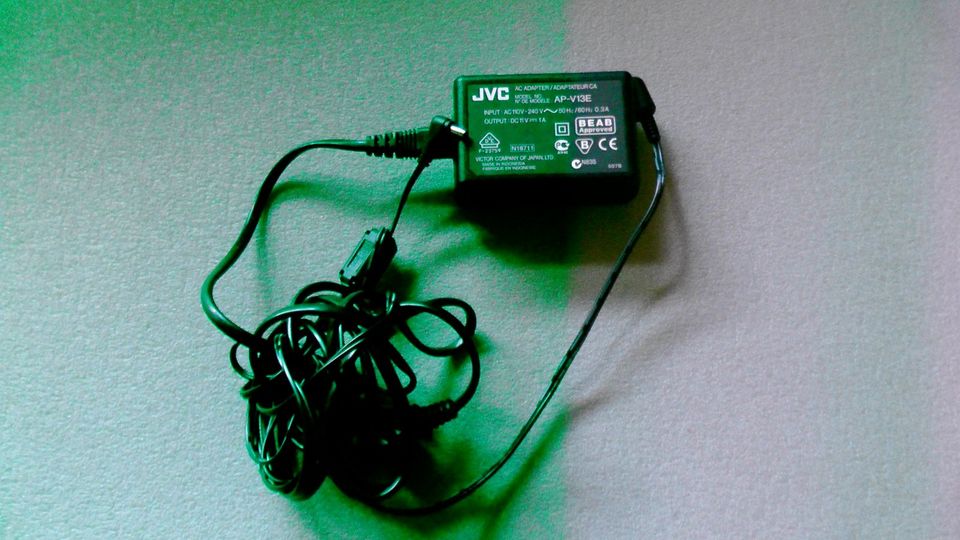 JVC AP-V13E Netzteil 11 V 1 Ah in Trappenkamp