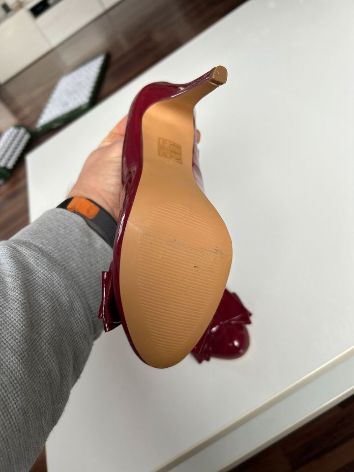 Ungetragene Damen Schuhe Pumps Rot Größe 37 in Rüssingen