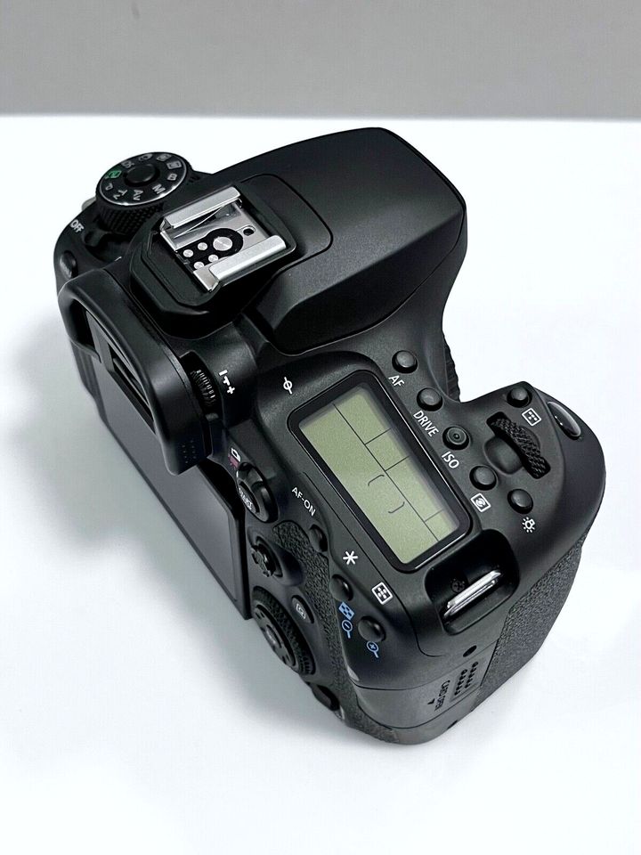 Canon EOS 90D 32.5MP DSLR-Kamera - weniger als 9000 Auslösungen in Herne