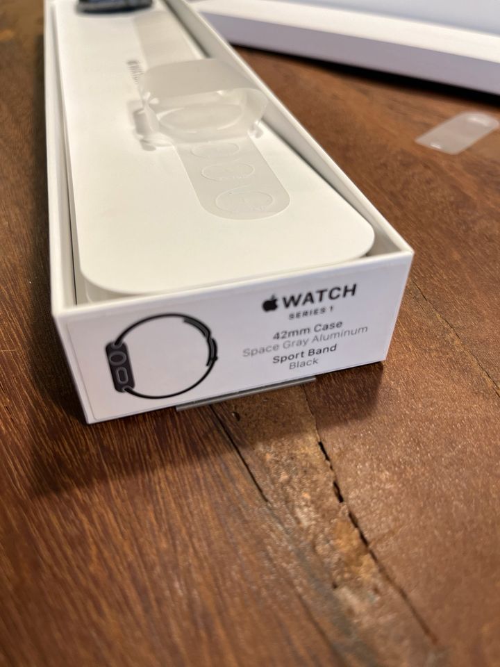 Applewatch Series 1 Space Gray Aluminium 42mm Defekt in Rommerskirchen