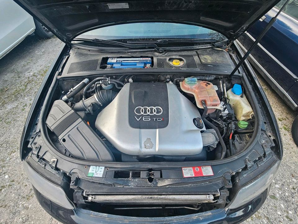 Audi A4 Avant 2.5 TDI Quattro in Fürstenfeldbruck