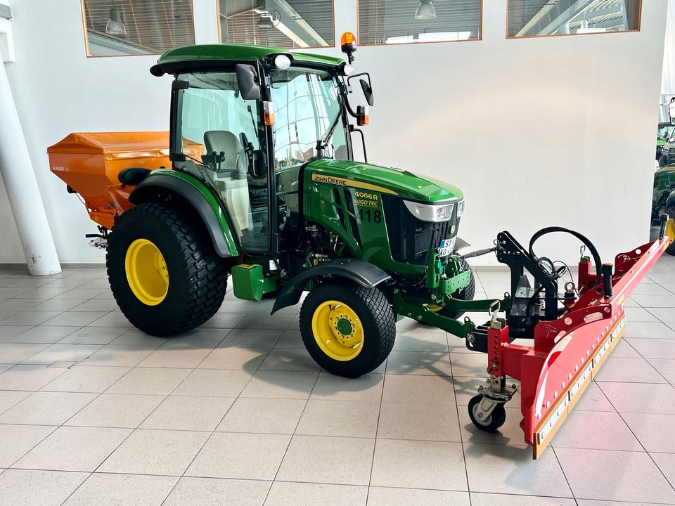 John Deere 4066R Winterdienst in Beckum