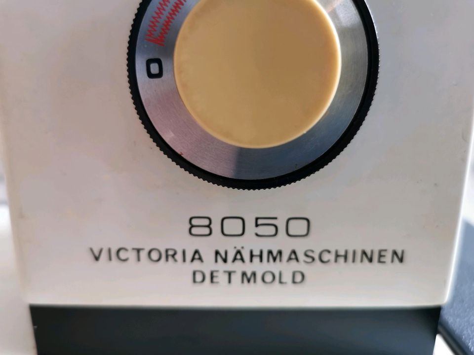 Nähmaschine Victoria 8050 in Wasenbach