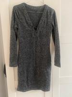 Dunkelgraues Wollkleid mit Schnüren Rheinland-Pfalz - Eppenrod Vorschau