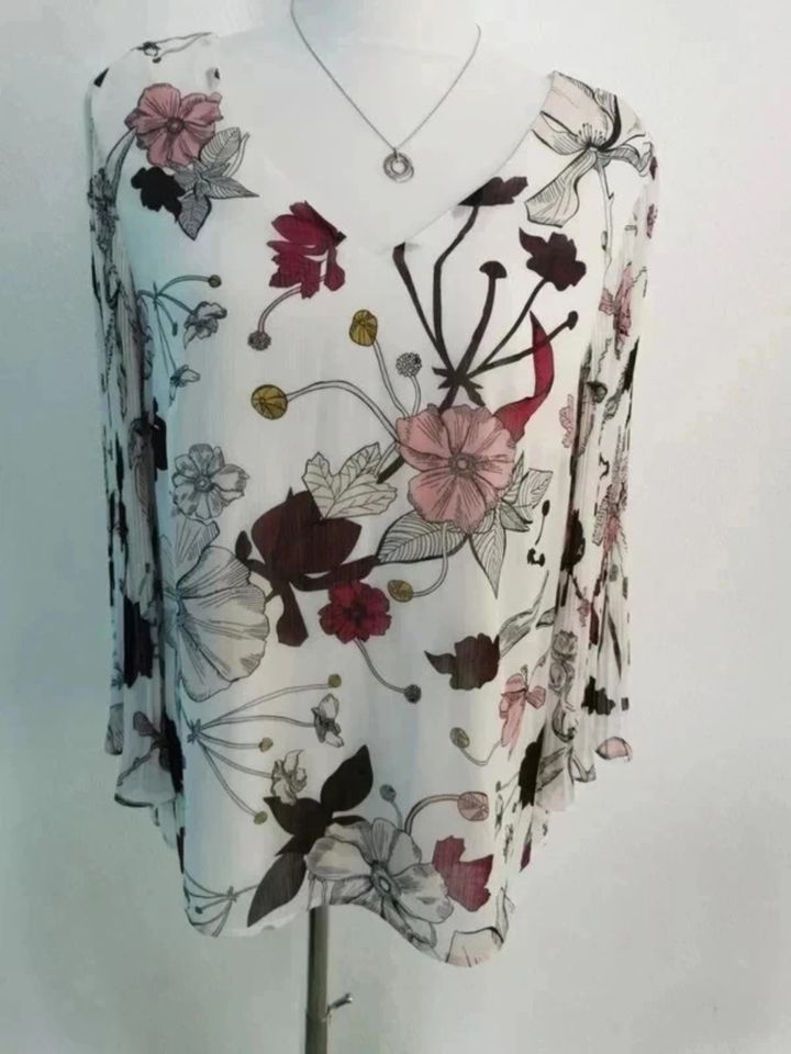neue 3/4 Arm Bluse mit Blumen Gr. 40 von s. Oliver Black Label in Eichstätt