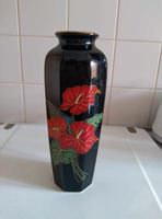 Vase, schwarz mit Blumenmuster, Vitrinenstück Berlin - Treptow Vorschau