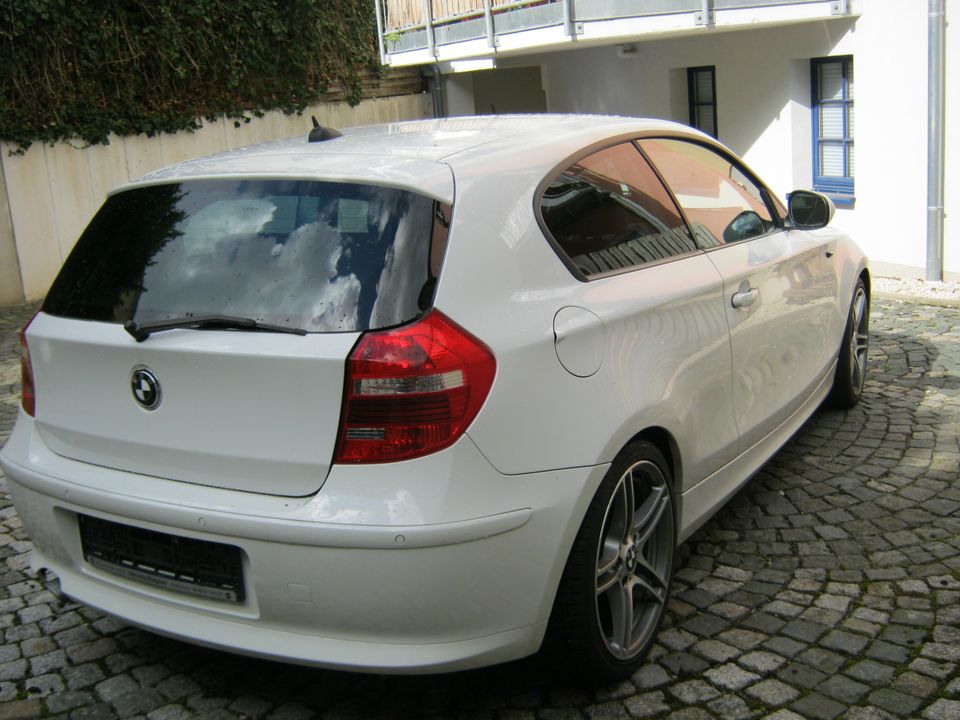 BMW 118d..Automatik,Navi,Klima,PDC,LM-Räder,Sportsitze,Teilleder. in Jößnitz