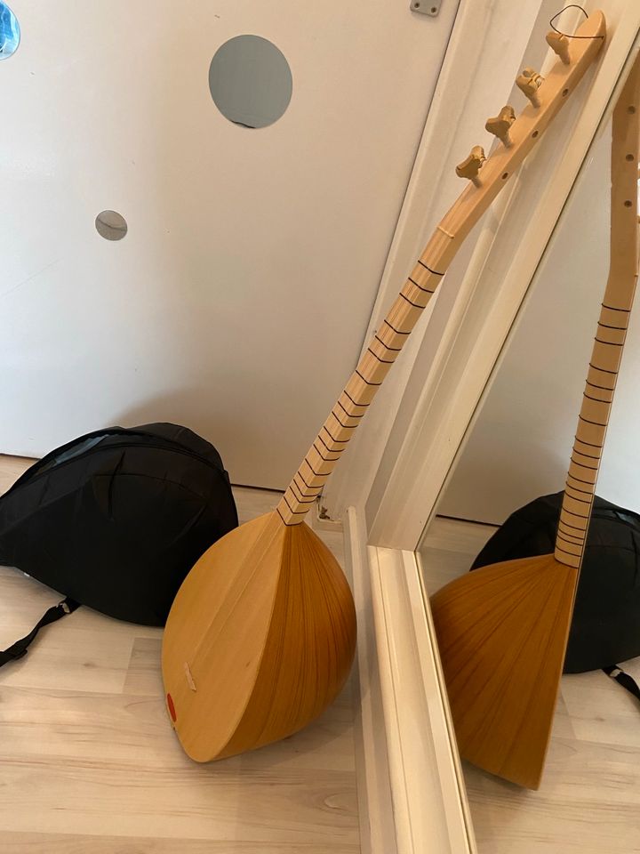 Saz bağlama Musikinstrument in Berlin