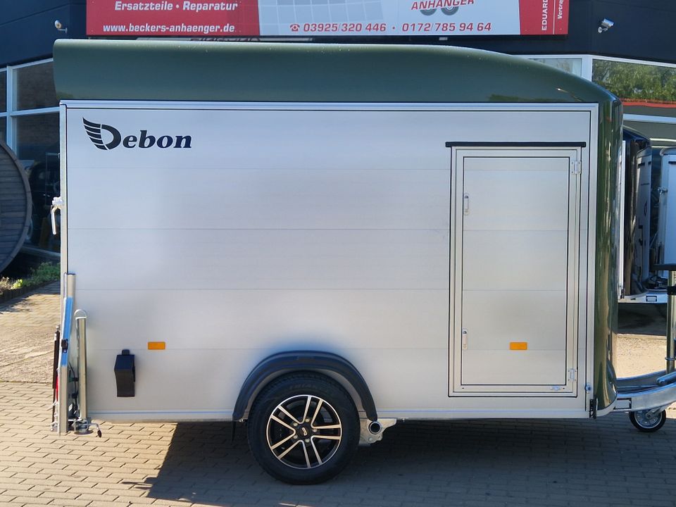 Debon Roadster C400 ALU-Kofferanhänger olivgrün | 1.300kg | ALU-Felgen & alle Extras! in Neundorf