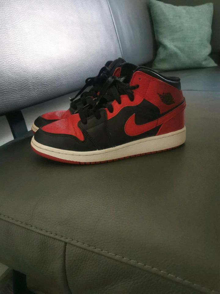 Nike Jordan 1, rot schwarz, 38 in Baar-Ebenhausen