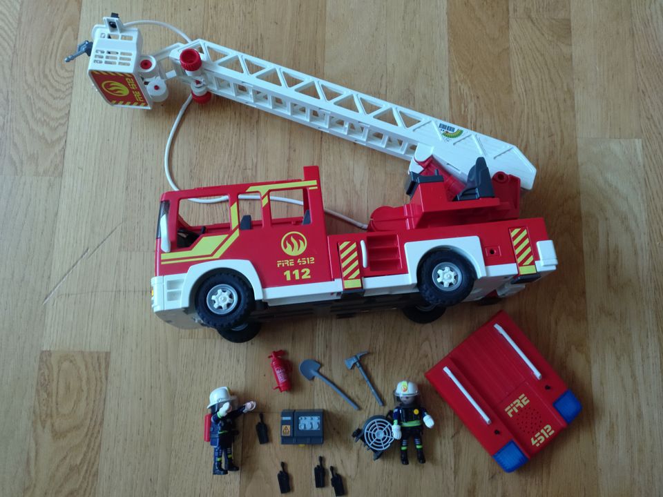 Playmobil: Vier Feuerwehrsets inklusive Leiterwagen in Cottbus