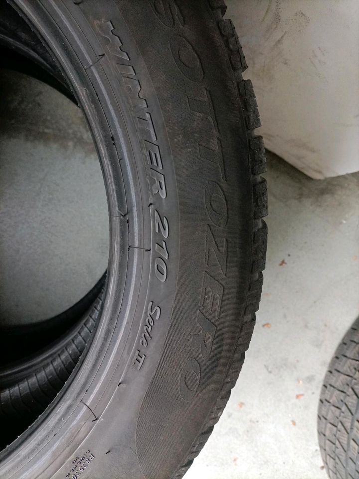 2 Winterreifen Pirelli 235 55 R18 104H DOT0617 Nr.437 in Wuppertal