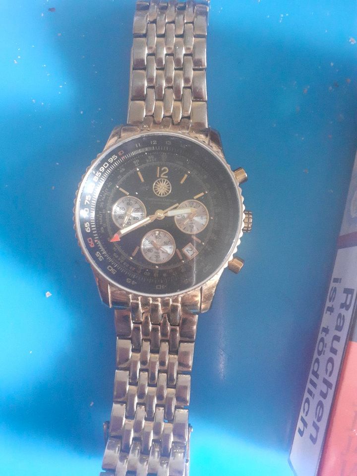 Wunderschöne Uhr bite ich hir zum Verkauf an in Asbach