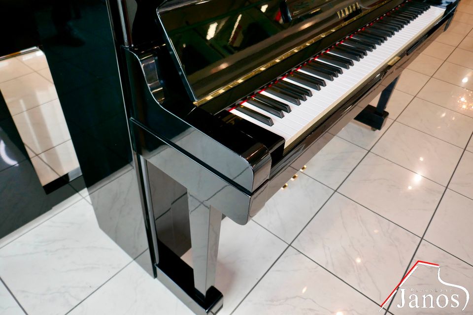 Hervorragedes Yamaha Klavier ✱ YUX 130 cm ✱ Japanische Produktion in Königsbrunn