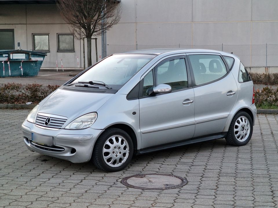 Mercedes-Benz A-Klasse A160 Automatik Silber in Stuttgart