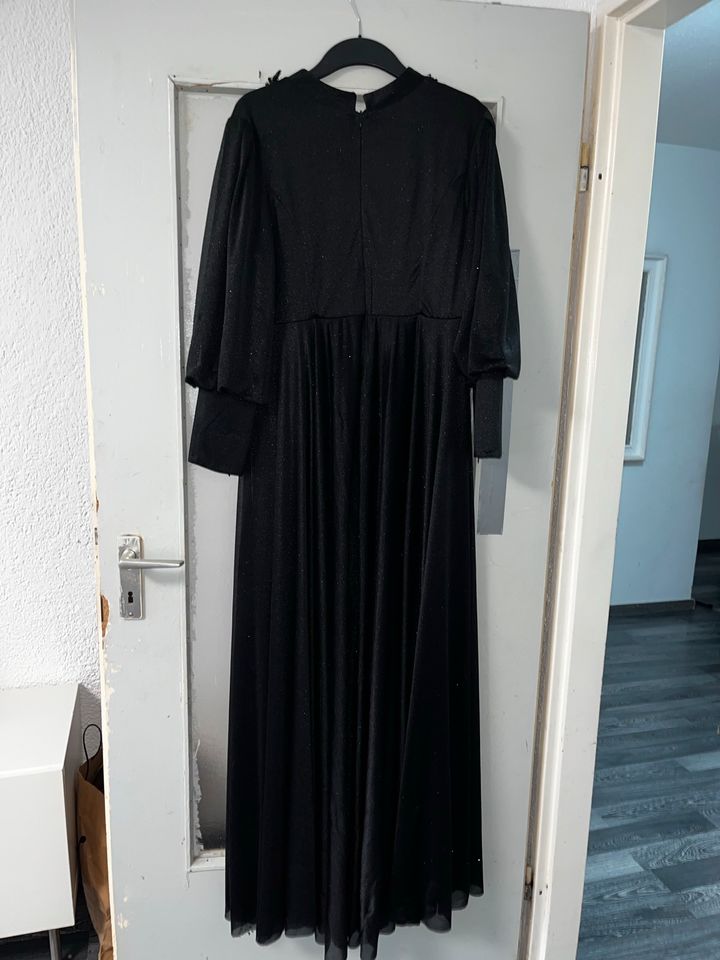 Schwarzes Abendkleid in Düsseldorf