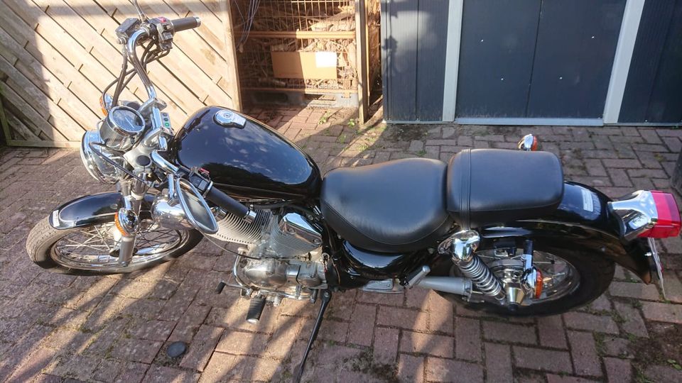Motorrad Yamaha 535 in Krempe