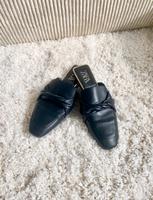 Zara Größe 41 Schuhe Schlappen schwarz Mules Pantolette Köln - Köln Brück Vorschau