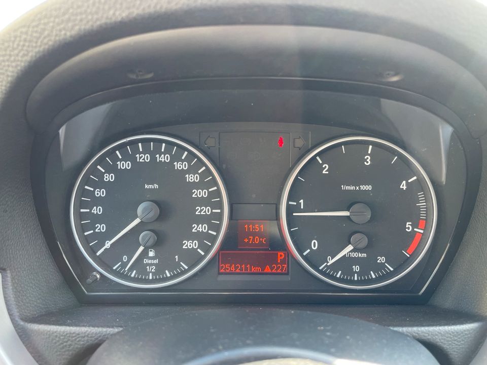 BMW 320D Touring Automatik *Xenon *PDC *Klima in Weißenthurm  