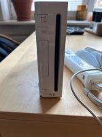 Nintendo Wii mit Controllern Schleswig-Holstein - Ahrensburg Vorschau