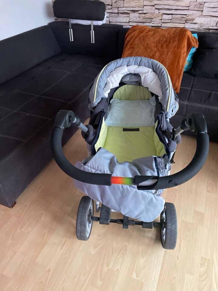 Kinderwagen  Teutonia mit dazugehörigen Babyschale in Altenkirchen