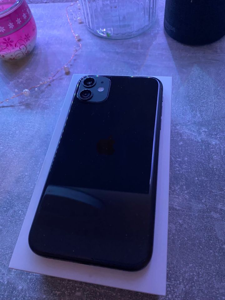 iPhone 11 64gb schwarz in Duisburg