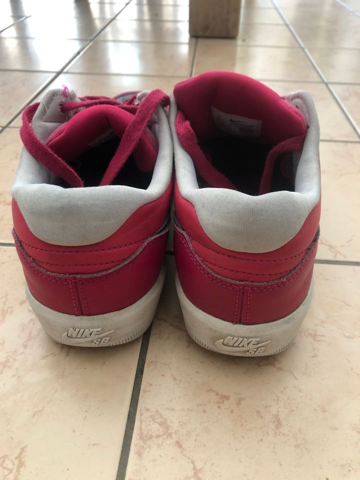 Nike Hallenschuhe 42,5 in Berlin