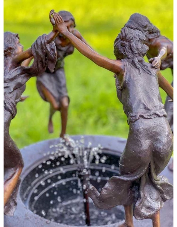 Springbrunnen aus Bronze für den Garten in Toppenstedt