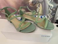 Sandalen in Grünglitzer von Guess, Gr. 38 Brandenburg - Dahlewitz Vorschau