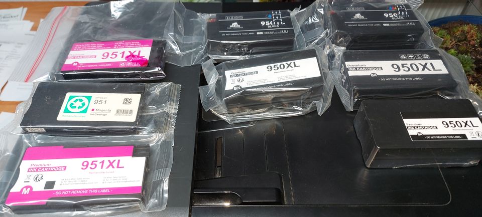 HP Officejet Pro 8620 incl 5 Schwarz und 3 Magenta Patronen in Alsdorf