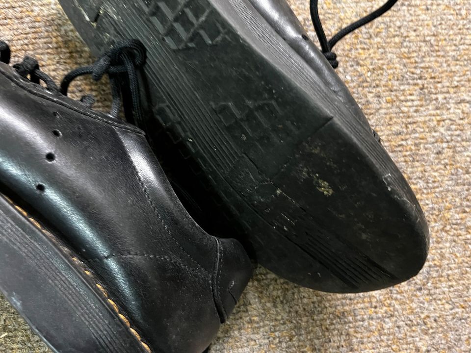 Dr. Martens Halbschuhe zum Schnüren Gr. 38, schwarz in Auerbach (Vogtland)