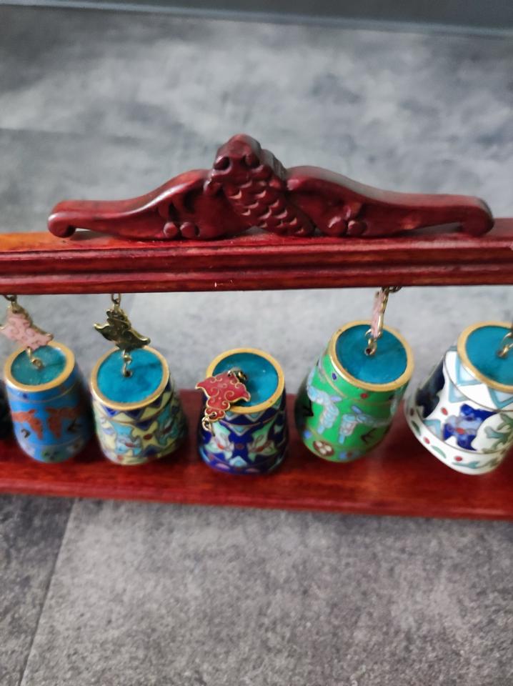 Chinesisches Glockenspiel mit 8 Glocken im Teakholz Ständer in Düsseldorf