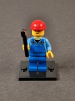 LEGO Figur Minifigur Mechaniker mit Helm & Hammer Berlin - Köpenick Vorschau