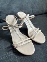 Mango Riemchen Sandalen Sandaletten Creme beige Gr. 39 Nordrhein-Westfalen - Dorsten Vorschau