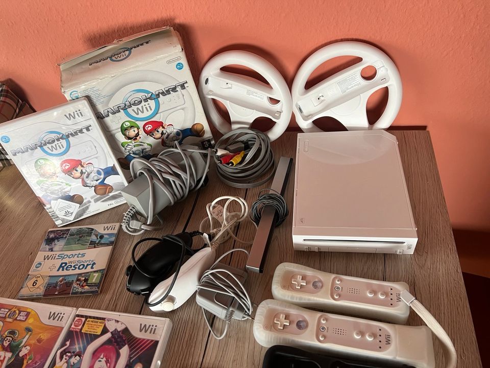 Nintendo Wii Konsole m. viel Zubehör und Spielen Preise im Text in Bonn