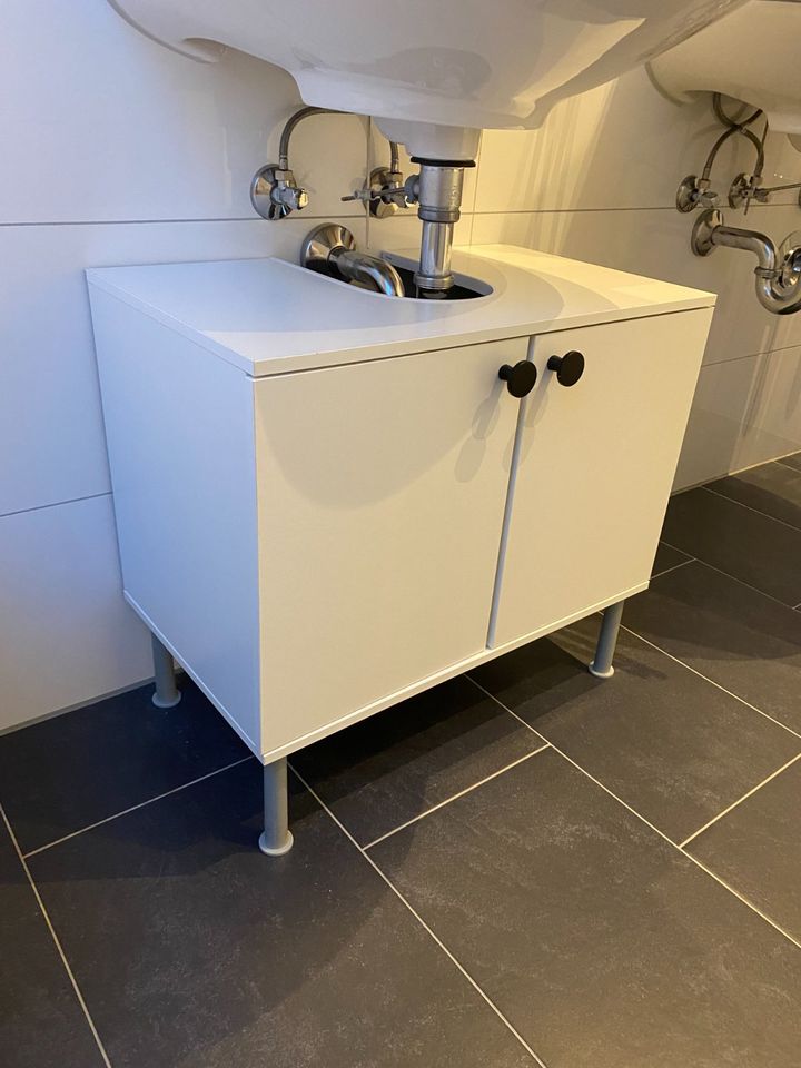 Waschbeckenunterschrank in Idstein