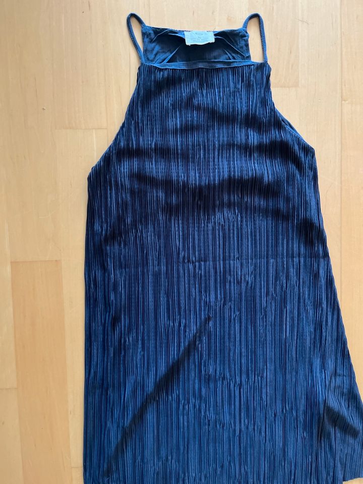 Urban Outfitters Plissee Kleid XS in Isernhagen