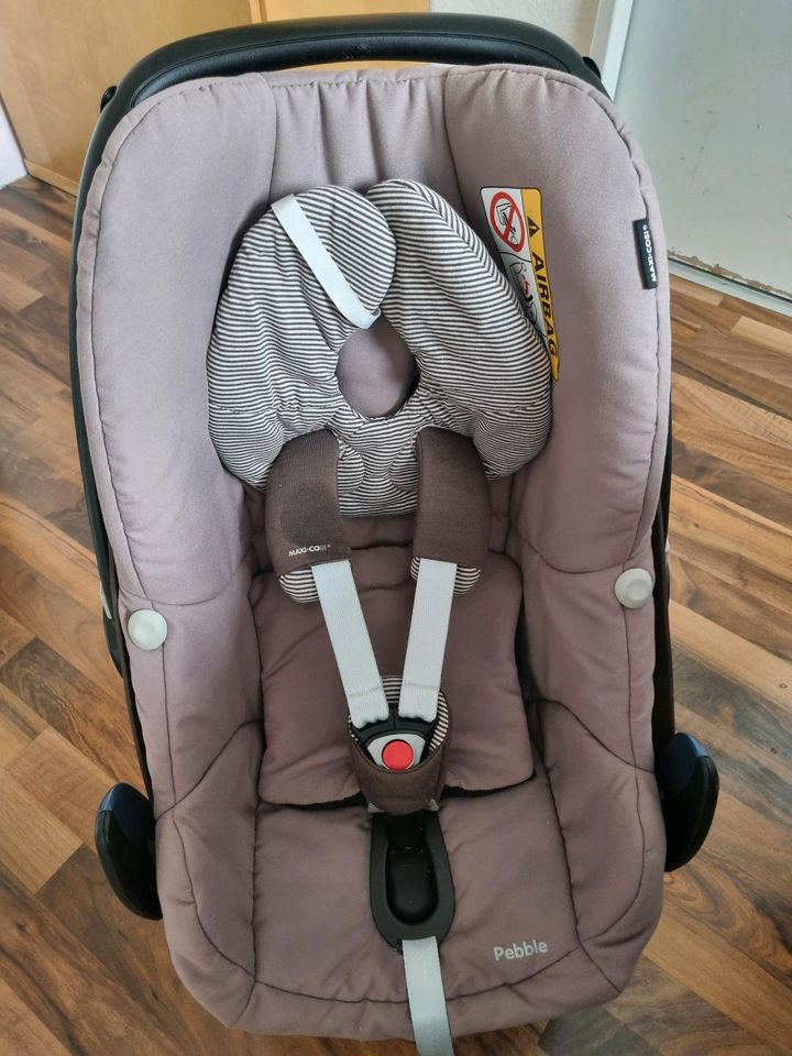 Autositz Babyschale Maxi Cosi Pebble Braun Easy Base 2 Station in Hamburg