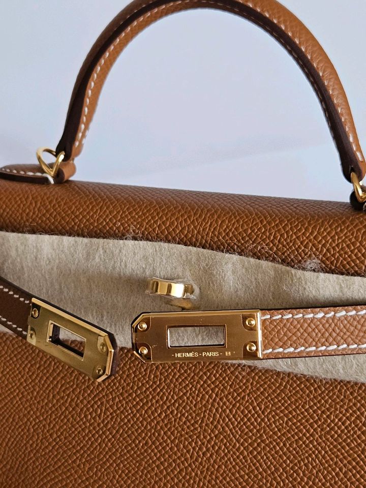 Hermes Mini Kelly Epsom Sellier Gold GHW in Chemnitz