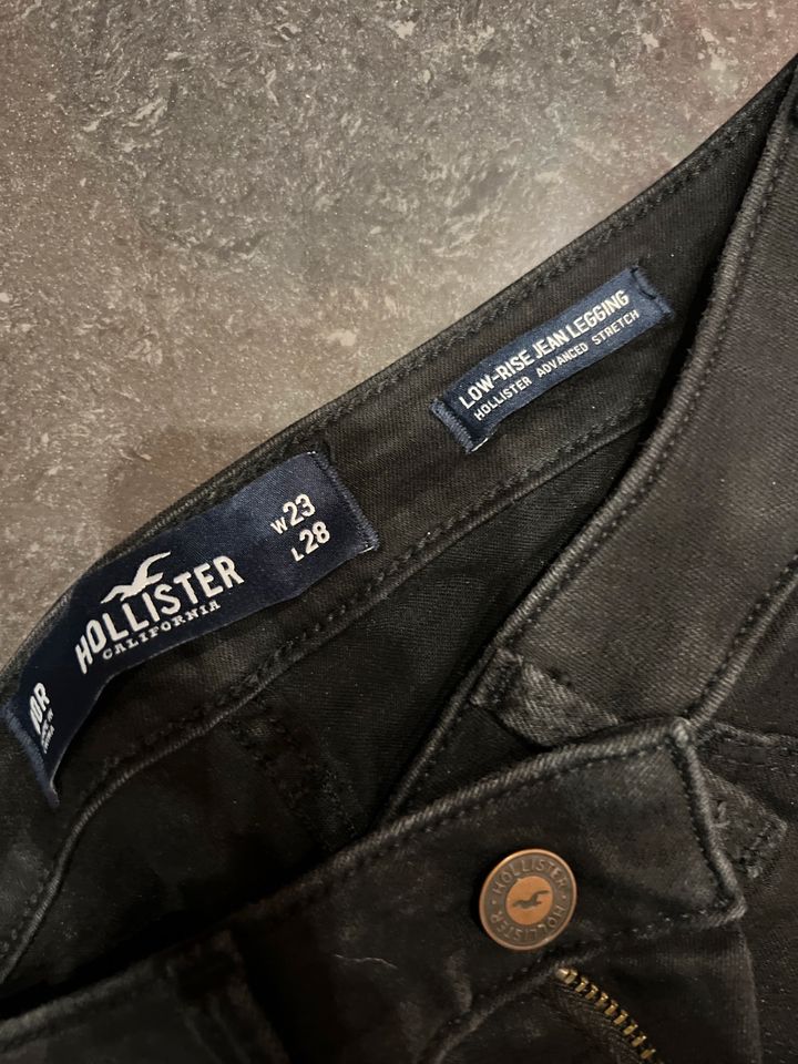 Hollister Jeans in Schwalbach