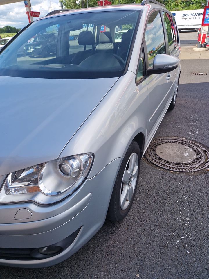 VW Touran zu verkaufen in Frankfurt am Main