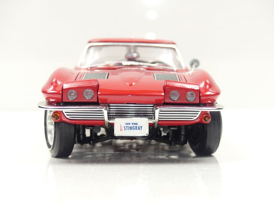 Chevrolet Corvette Stingray Modellauto ERTL 1:18 ohne OVP in Wakendorf II