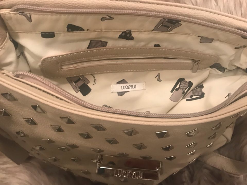 Tasche Luckylu neu Leder beige Nieten in Berlin