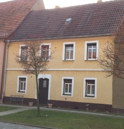 Nur zur Vermietung! Sanierungsbedürftiges Einfamilienwohnhaus mit Windfanganbau und Nebengebäude in Mühlberg/Elbe