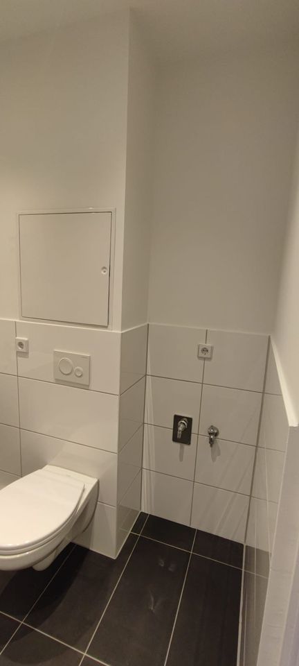 !!Neuer Eigentümer!!  Frisch Saniert / EBK / barrierefrei / Fahrstuhl / Südbalkon in Freiberg