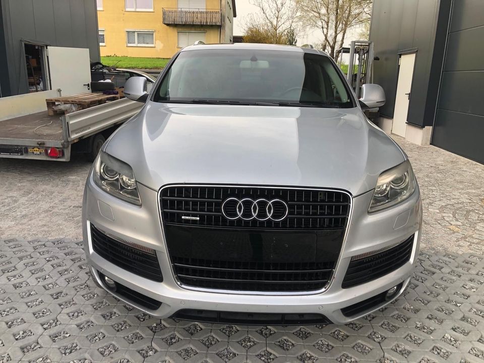 Audi Q7 3.0 TDI quattro 7 Sitzer in Wolpertshausen