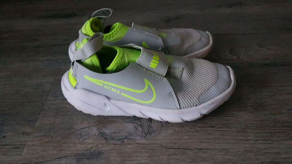 Nike Sportschuh Kinder Gr 28 in Elmenhorst/Lichtenhagen